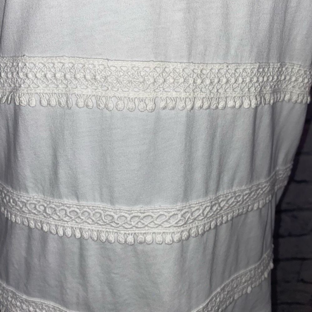 Talbots women S petite sleeveless tank top white w/textured embroidery design - Picture 2 of 9
